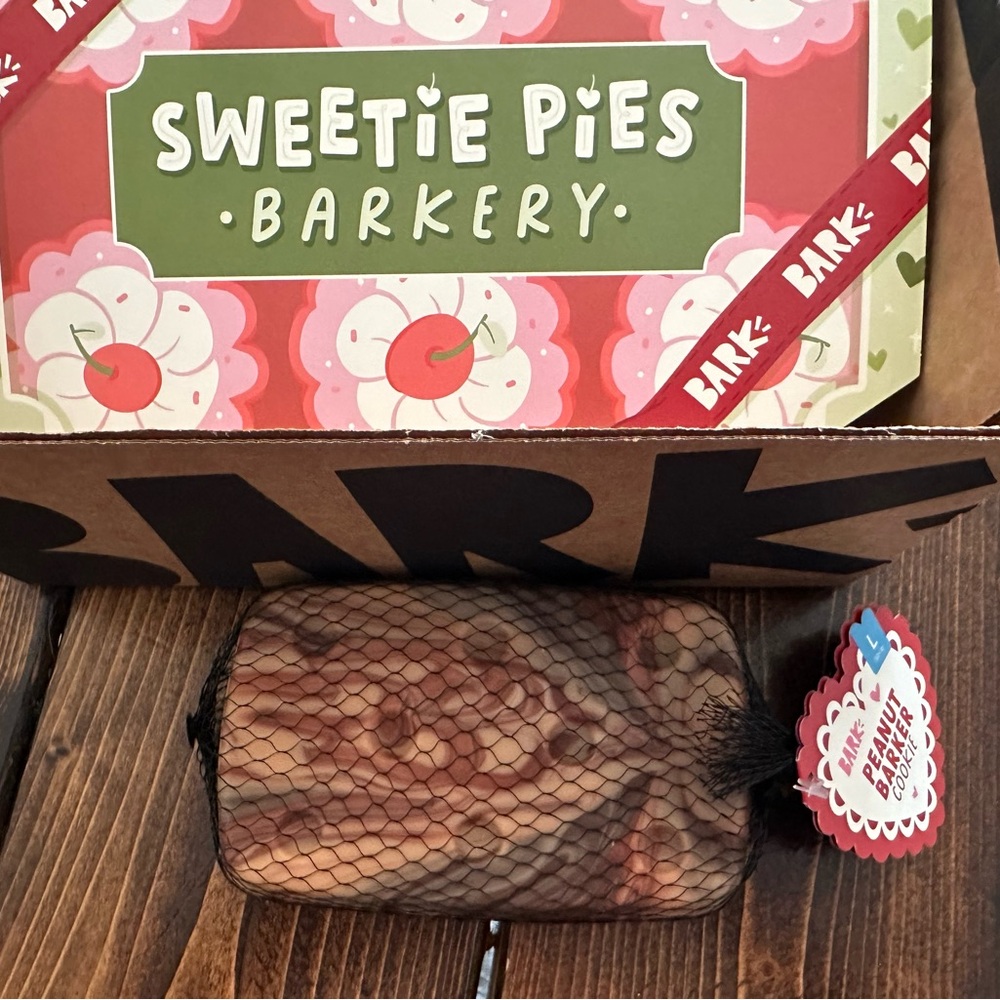 Peanut Barker BARKBOX super chewer